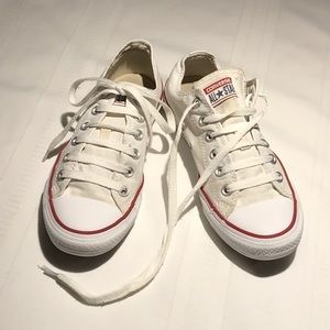 Chuck Taylor/Converse Low Top All Stars